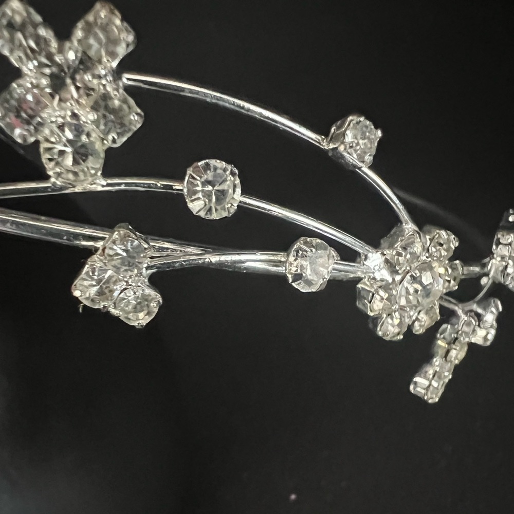 Silver Flower Tiara - Picture 2 of 6